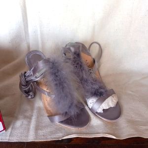 Tie around open toe heels 😍